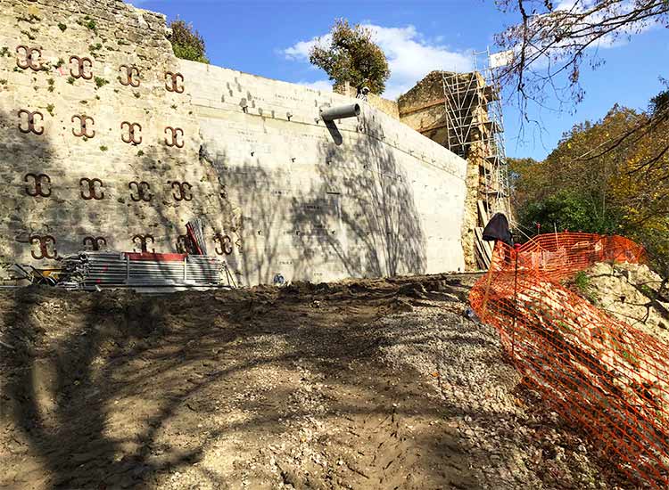 Reconstruction d’un mur historique à Bazas (33)