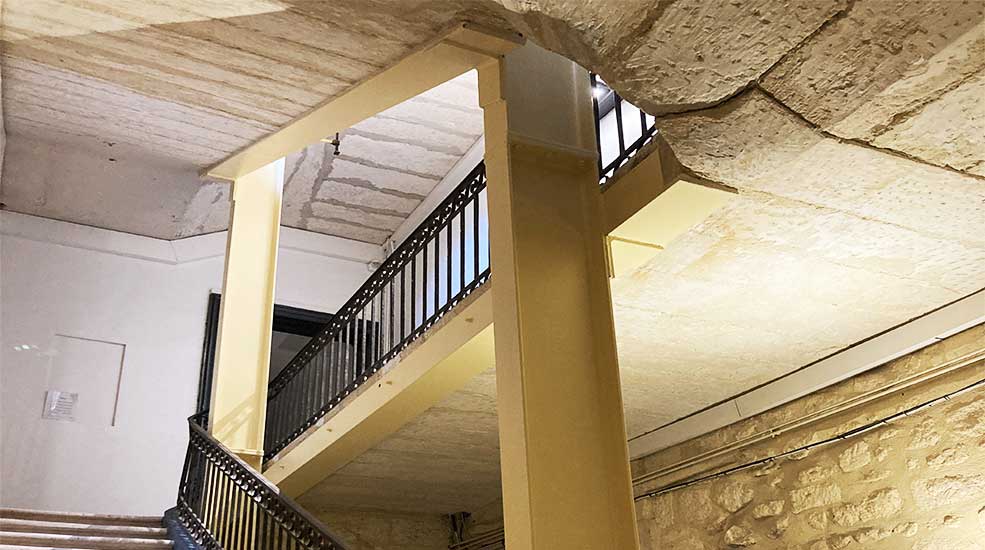 Renforcement escalier en pierre par structure métallique