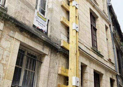 Travaux d’urgence pour bloquer le mouvement de façade à Bordeaux
